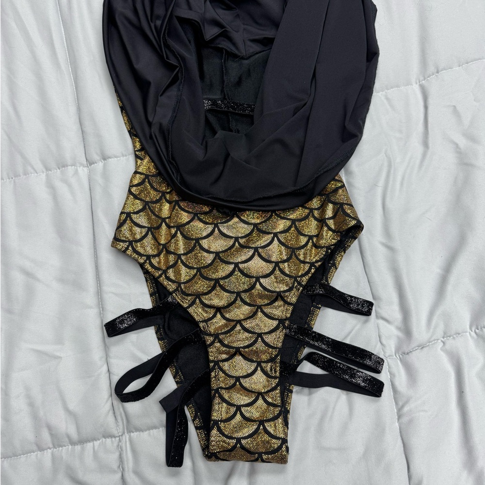 Gold and Black Scallop Stripper Wear